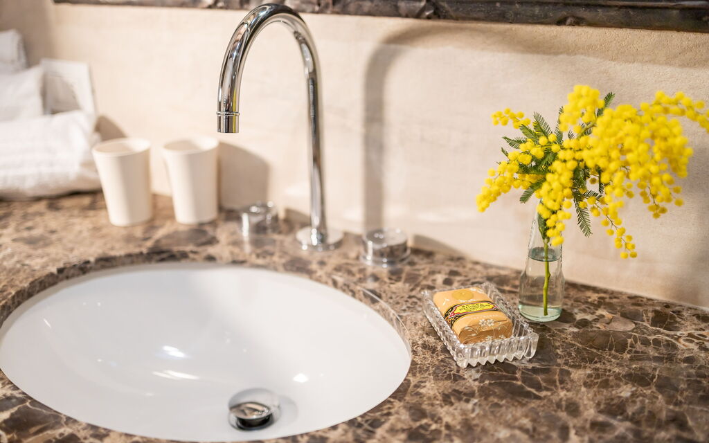 Stylish Apartment: Bathroom, Room Detail