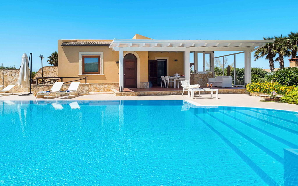 Sicilia 001 - Villa Afrodite: Outdoor view