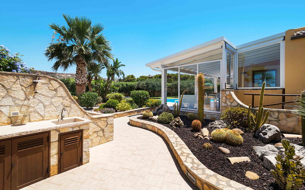 Sicilia 001 - Villa Afrodite: Outdoor view