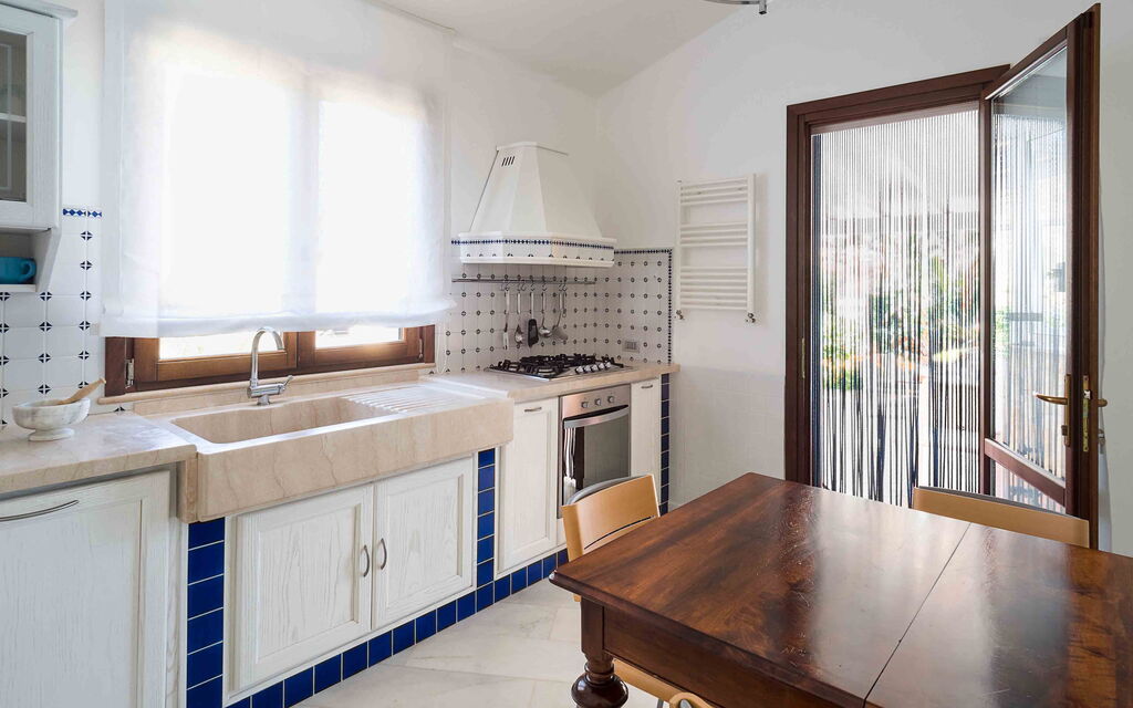 Sicilia 001 - Villa Afrodite: Kitchen and dining room