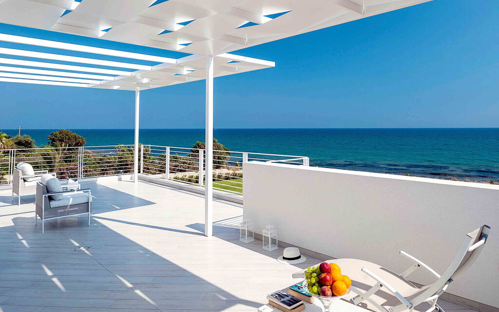 Sicilia 002 - Bluemarine: Terrace with panoramic view of the sea