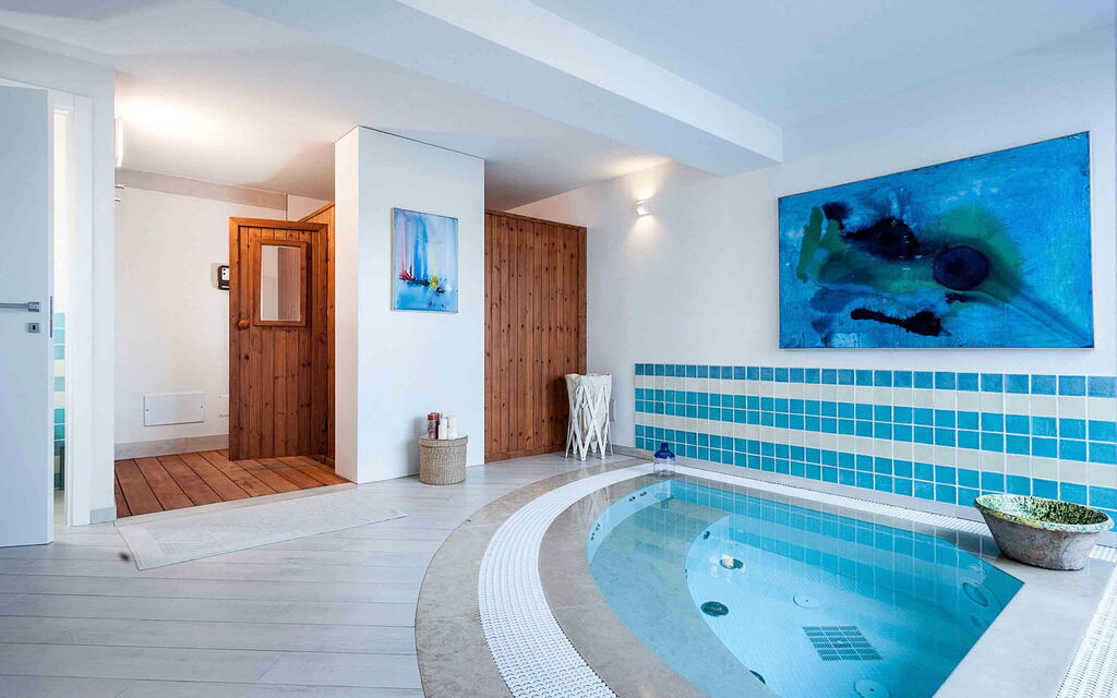 Sicilia 002 - Bluemarine: Jacuzzi bathtub