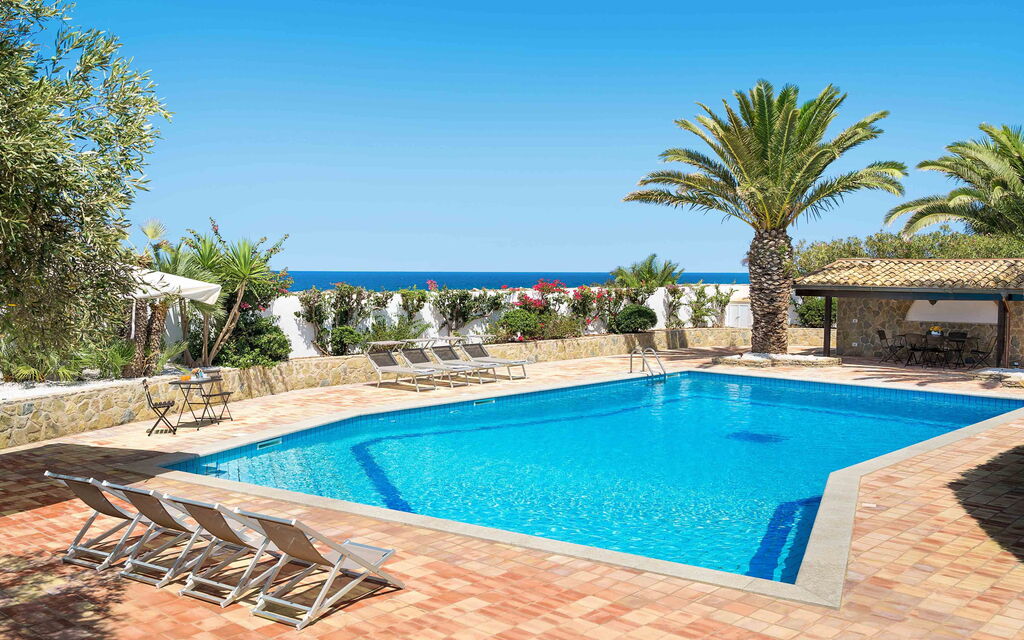 Sicilia 003 - Cala Mancina: Swimming pool