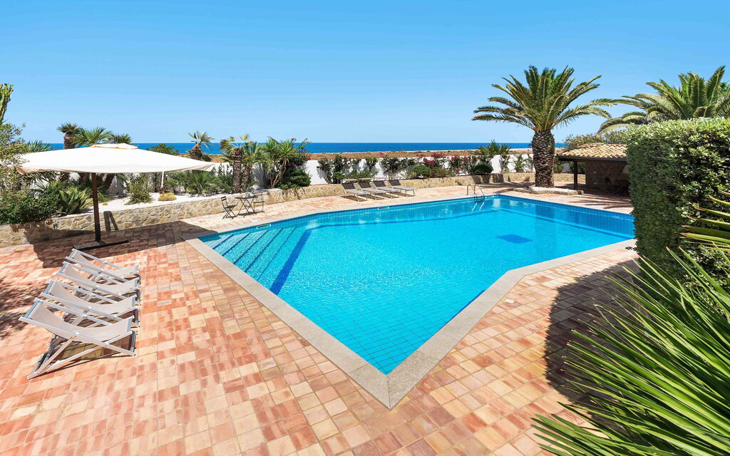 Sicilia 003 - Cala Mancina: Swimming pool