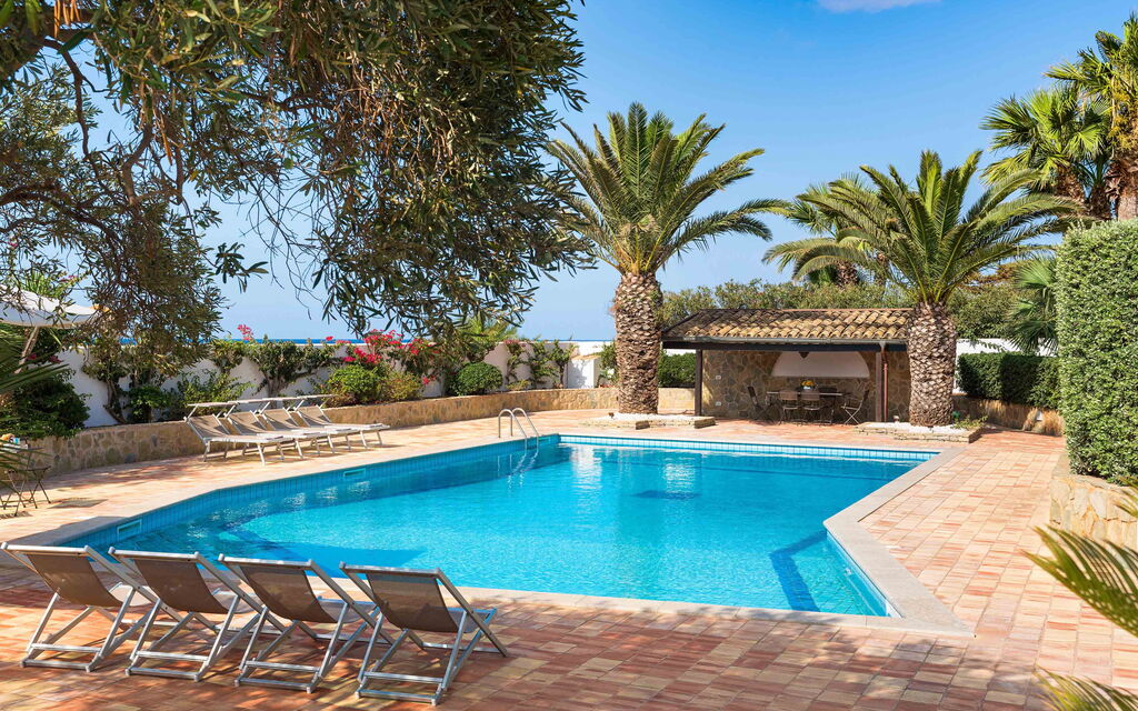 Sicilia 003 - Cala Mancina: Swimming pool