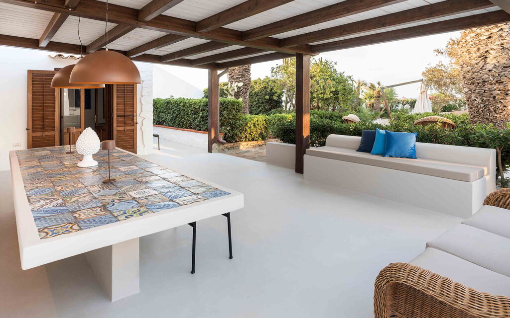 Sicilia 003 - Cala Mancina: Dining area