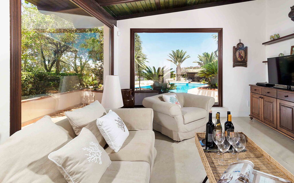 Sicilia 003 - Cala Mancina: Living room