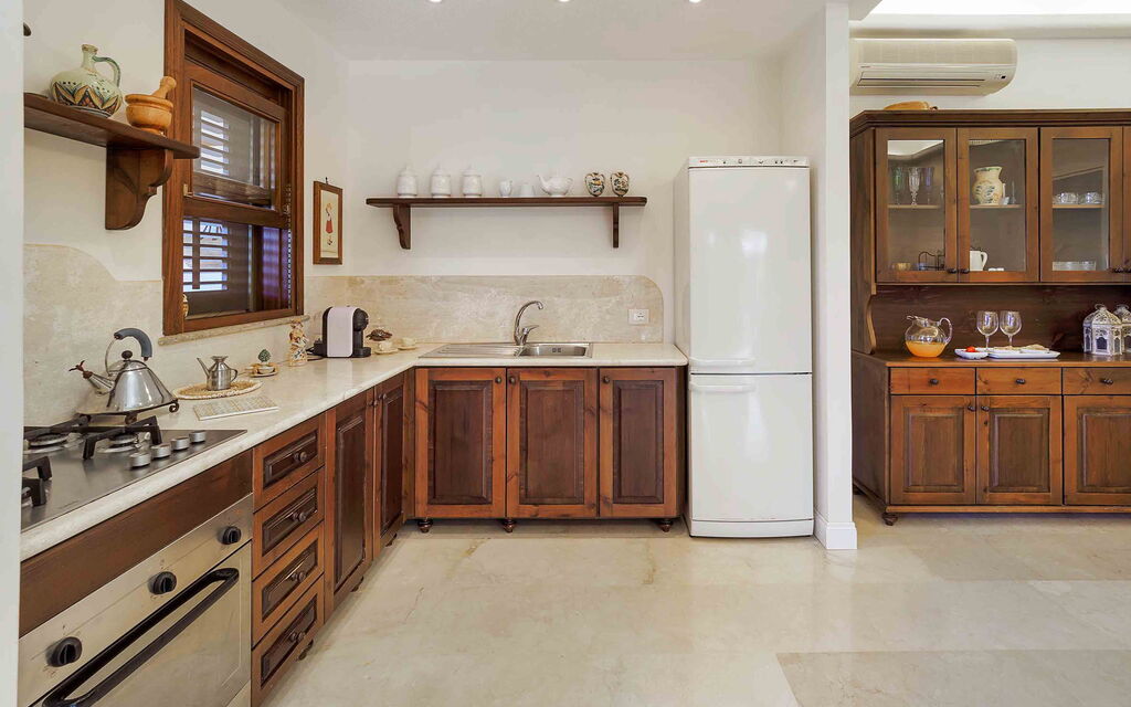 Sicilia 003 - Cala Mancina: Kitchen