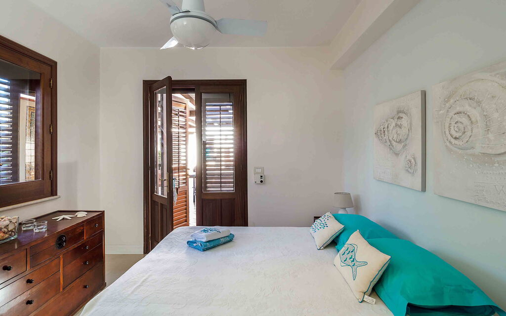 Sicilia 003 - Cala Mancina: Double bedroom