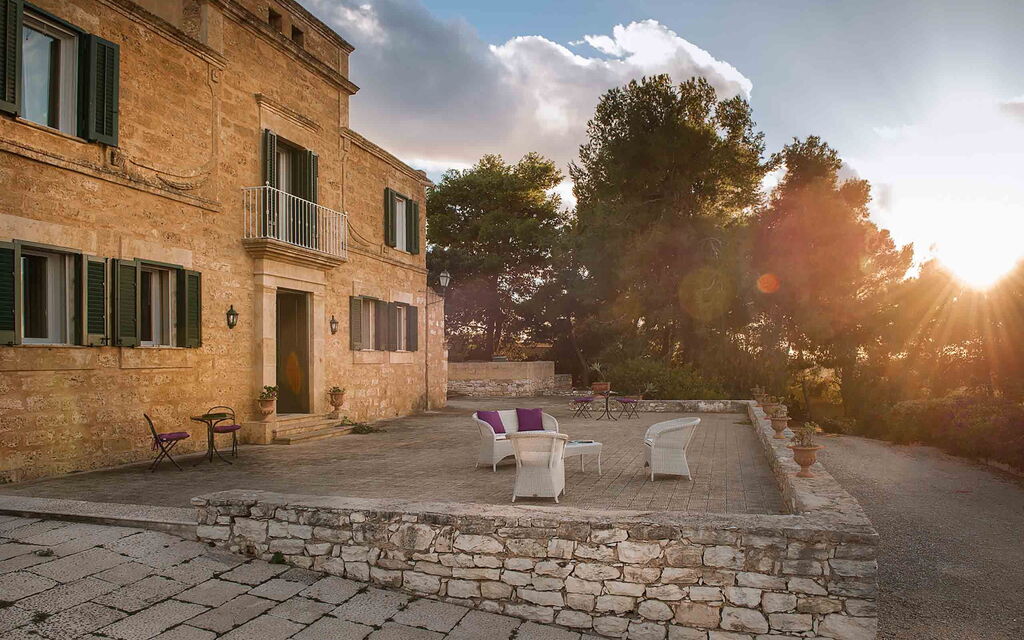 Sicilia 005 - Corte Del Sale: Outdoor view