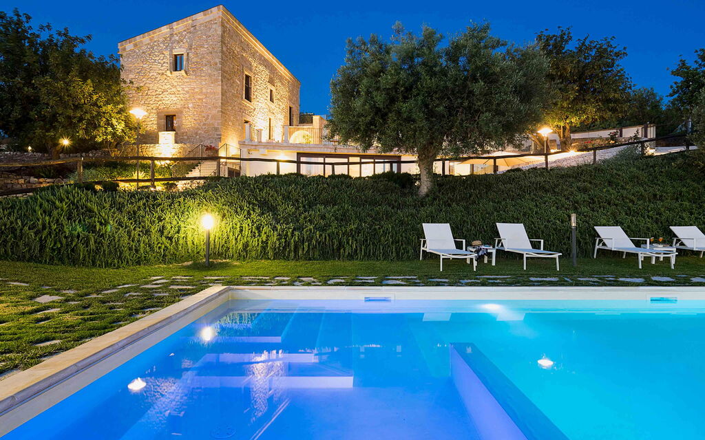 Sicilia 006 - Corte Dorata: Swimming pool and outdoor view