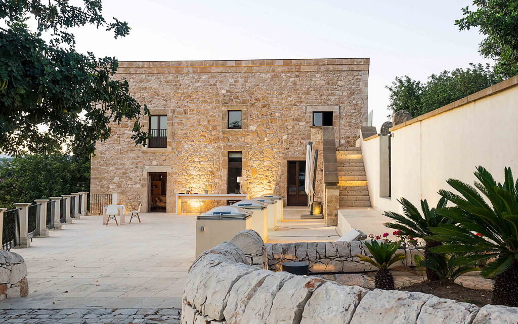 Sicilia 006 - Corte Dorata: Outdoor view