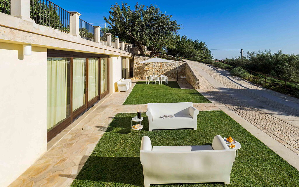 Sicilia 006 - Corte Dorata: Outdoor view