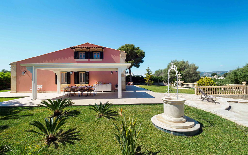 Sicilia 009 - Gira Sole: Outdoor view