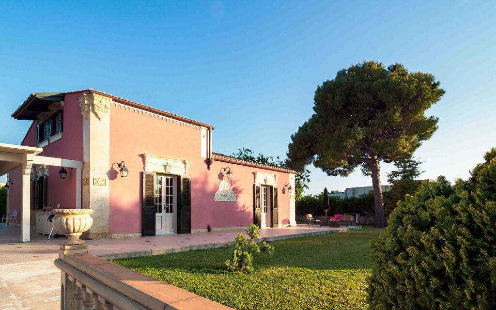 Sicilia 009 - Gira Sole: Outdoor view and garden