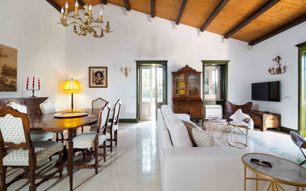 Sicilia 009 - Gira Sole: Living room