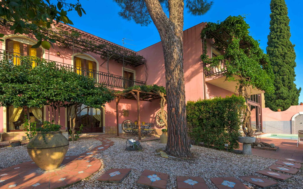 Sicilia 010 - La Boheme: Garden