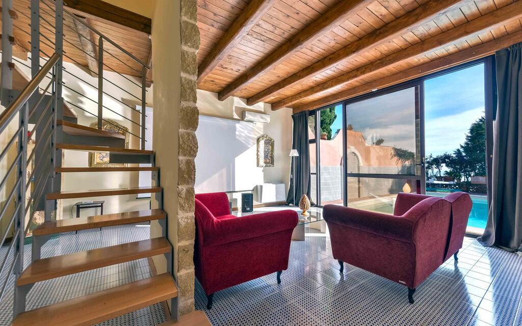 Sicilia 010 - La Boheme: Living room