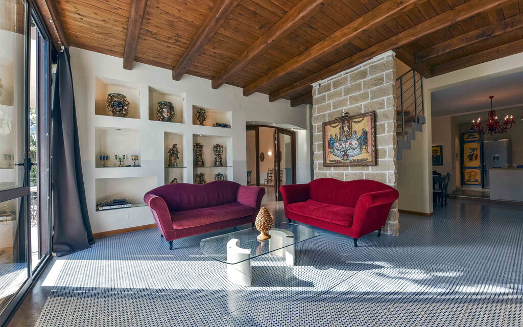 Sicilia 010 - La Boheme: Living room