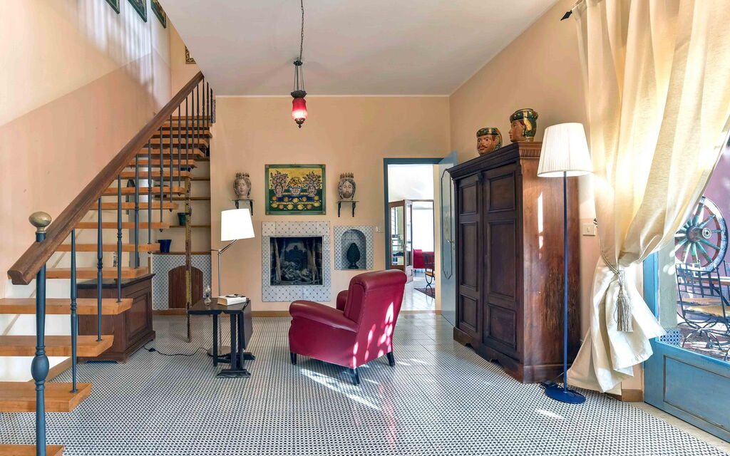 Sicilia 010 - La Boheme: Living room