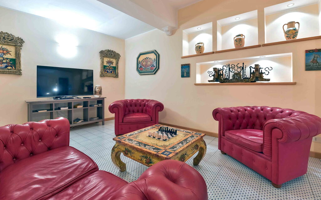 Sicilia 010 - La Boheme: Living room