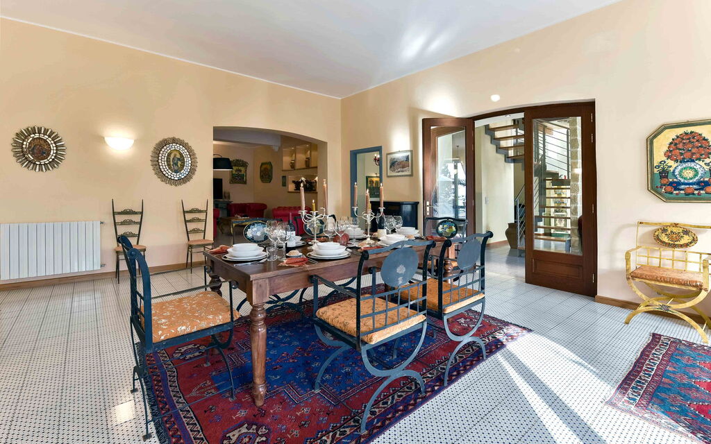 Sicilia 010 - La Boheme: Dining room