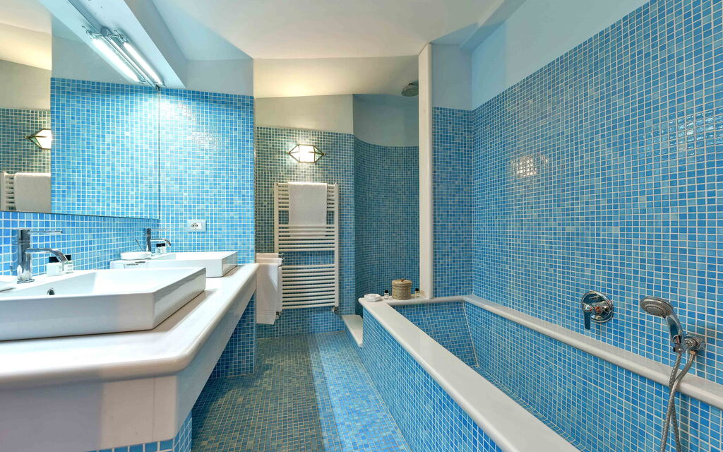 Sicilia 010 - La Boheme: Bathroom