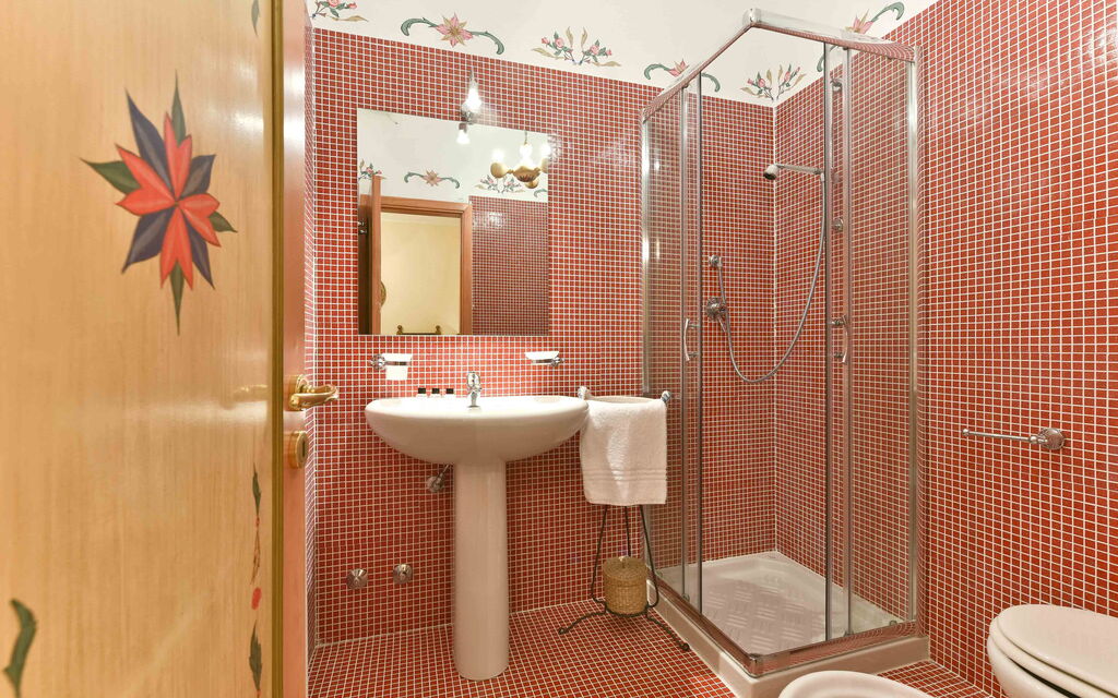 Sicilia 010 - La Boheme: Bathroom