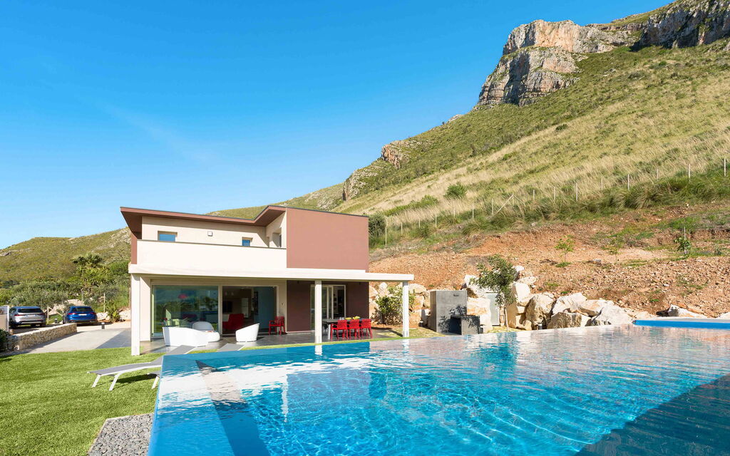 Sicilia 011 - La Dolce Vita: Outdoor view