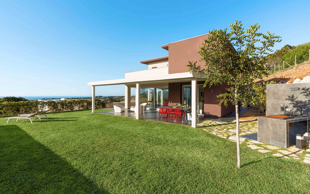 Sicilia 011 - La Dolce Vita: Garden and outdoor view