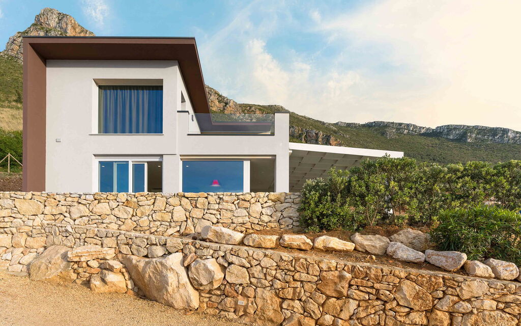 Sicilia 011 - La Dolce Vita: Outdoor view