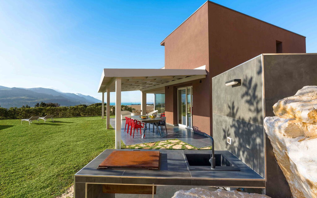 Sicilia 011 - La Dolce Vita: Veranda and outdoor view