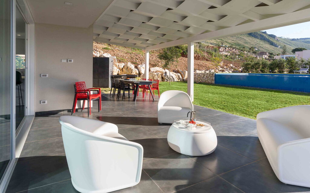 Sicilia 011 - La Dolce Vita: Veranda details