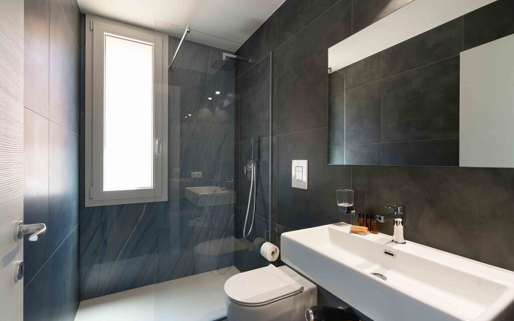 Sicilia 011 - La Dolce Vita: Bathroom