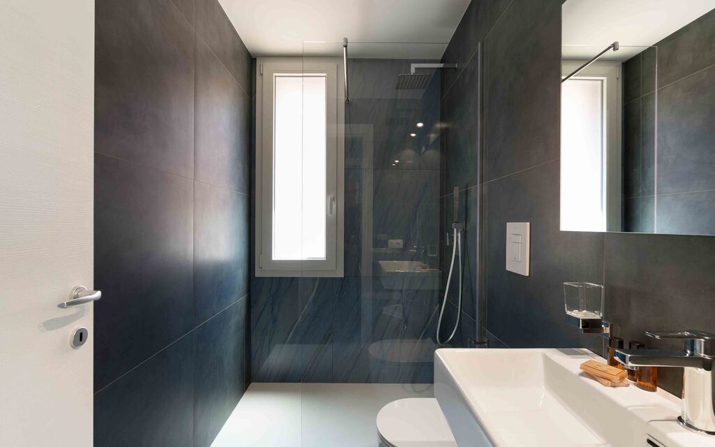 Sicilia 011 - La Dolce Vita: Bathroom