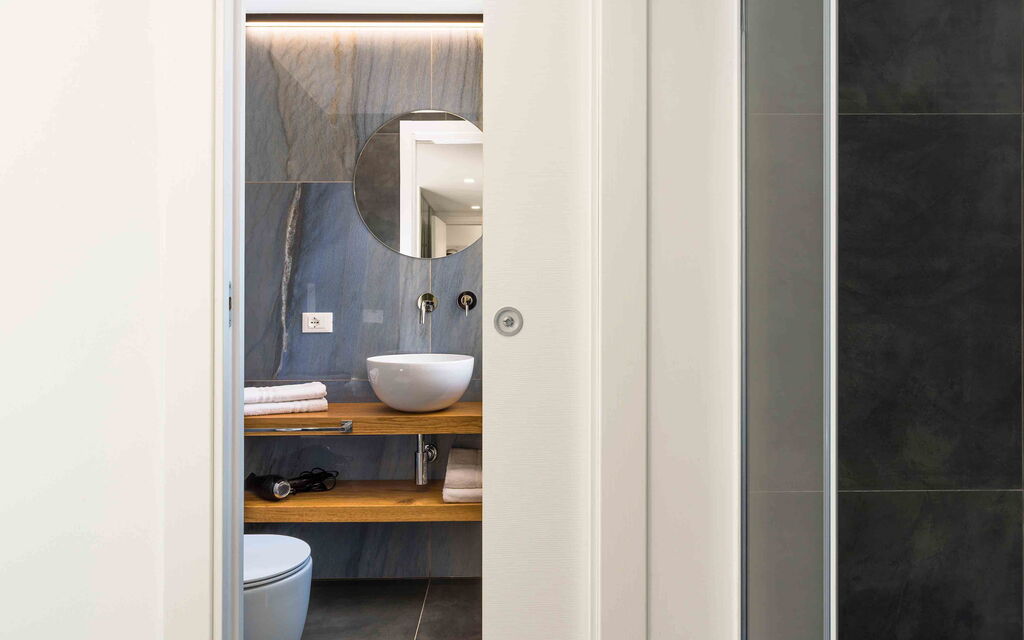 Sicilia 011 - La Dolce Vita: Bathroom