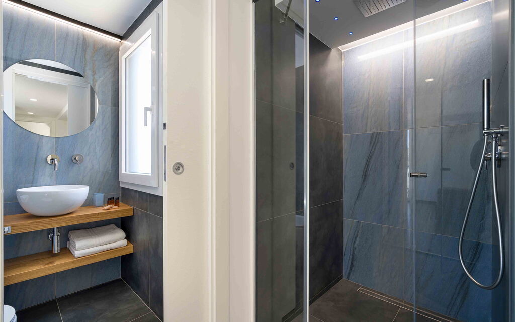 Sicilia 011 - La Dolce Vita: Bathroom