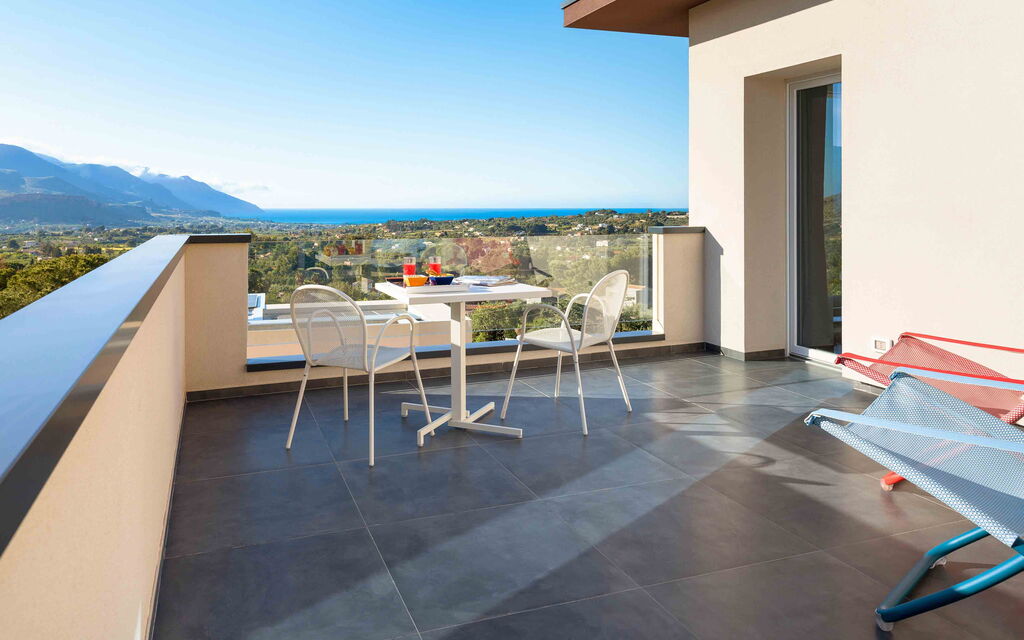 Sicilia 011 - La Dolce Vita: Terrace