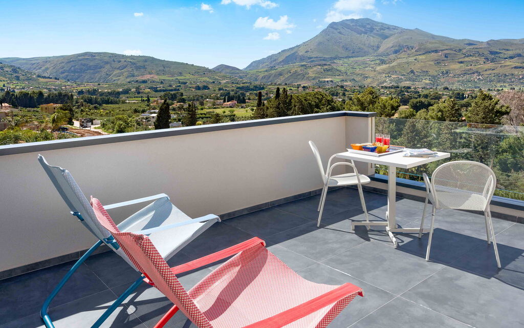 Sicilia 011 - La Dolce Vita: Terrace