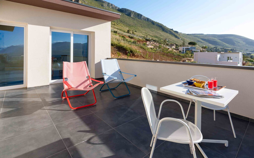 Sicilia 011 - La Dolce Vita: Terrace