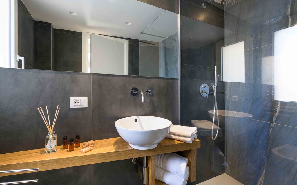 Sicilia 011 - La Dolce Vita: Bathroom