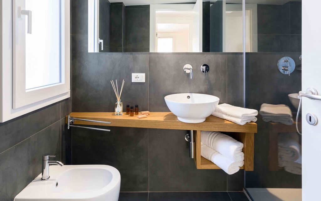 Sicilia 011 - La Dolce Vita: Bathroom