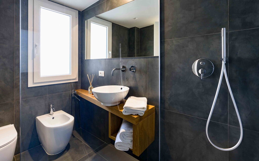 Sicilia 011 - La Dolce Vita: Bathroom