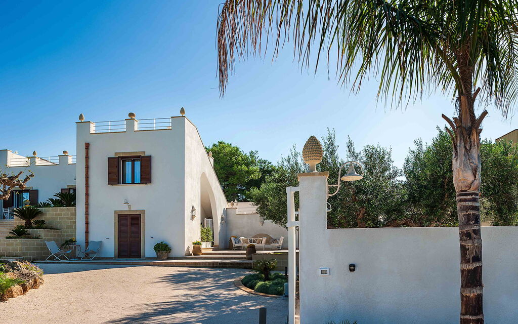 Sicilia 012 - La Pigna Bianca: Outdoor view