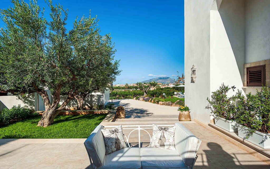 Sicilia 012 - La Pigna Bianca: Outdoor view