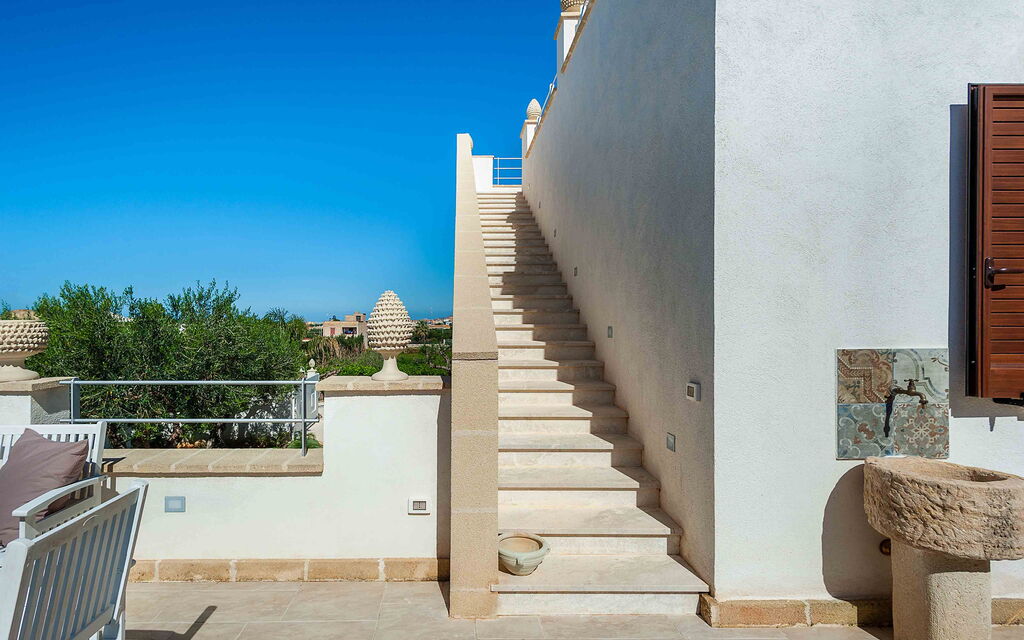 Sicilia 012 - La Pigna Bianca: Outdoor view