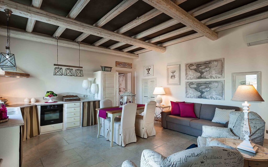 Sicilia 012 - La Pigna Bianca: Living room and kitchen