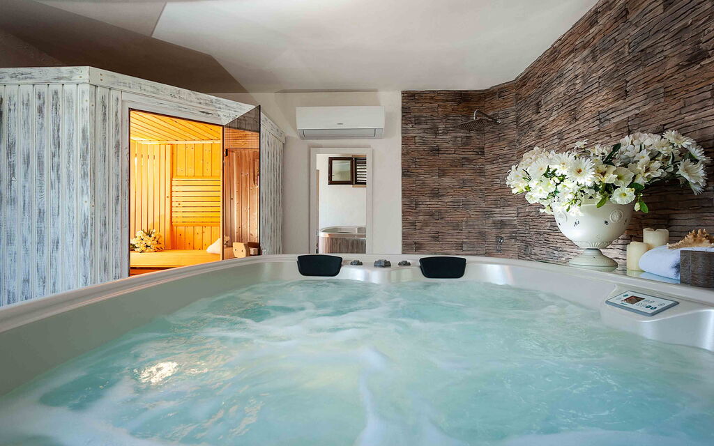 Sicilia 012 - La Pigna Bianca: Jacuzzi bathtub