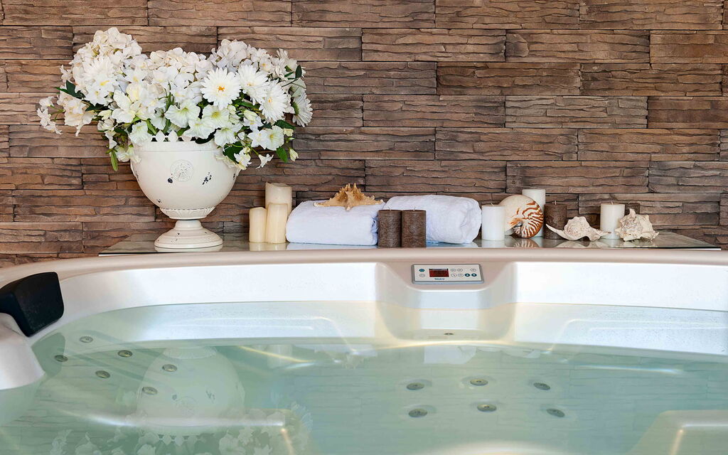 Sicilia 012 - La Pigna Bianca: Jacuzzi bathtub