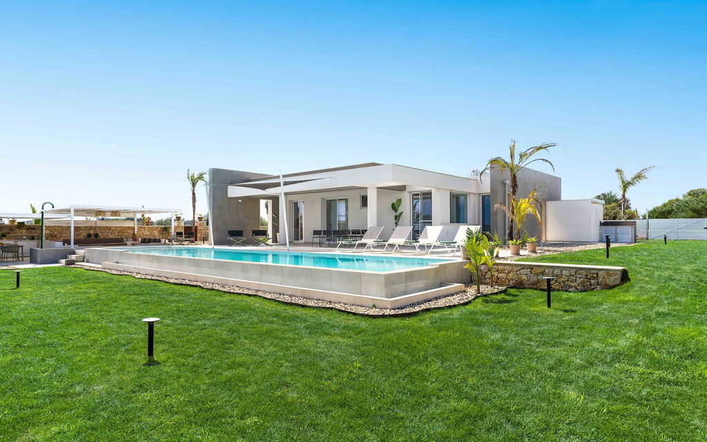 Sicilia 013 - Paradisus: Outdoor view